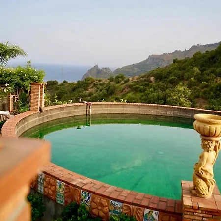 Tenuta Bellassai Willa SantʼAlessio Siculo